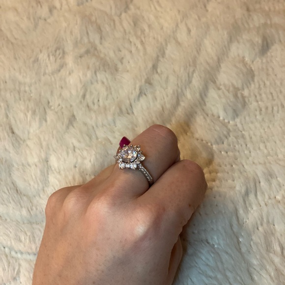 Beautiful ring - Picture 4 of 5